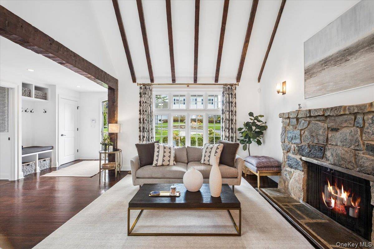 6 Bedroom Home for Sale in Larchmont - New York - USA - 7