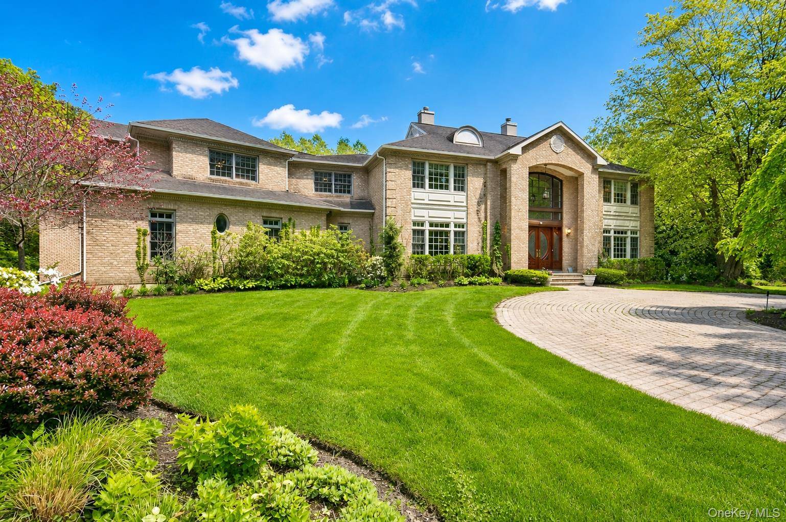 Casa de 6 Dormitorios en Venta en Laurel Hollow - Nueva York - EE. UU. - 1