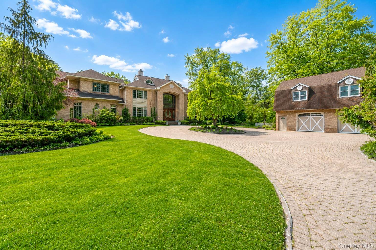 Casa de 6 Dormitorios en Venta en Laurel Hollow - Nueva York - EE. UU. - 2