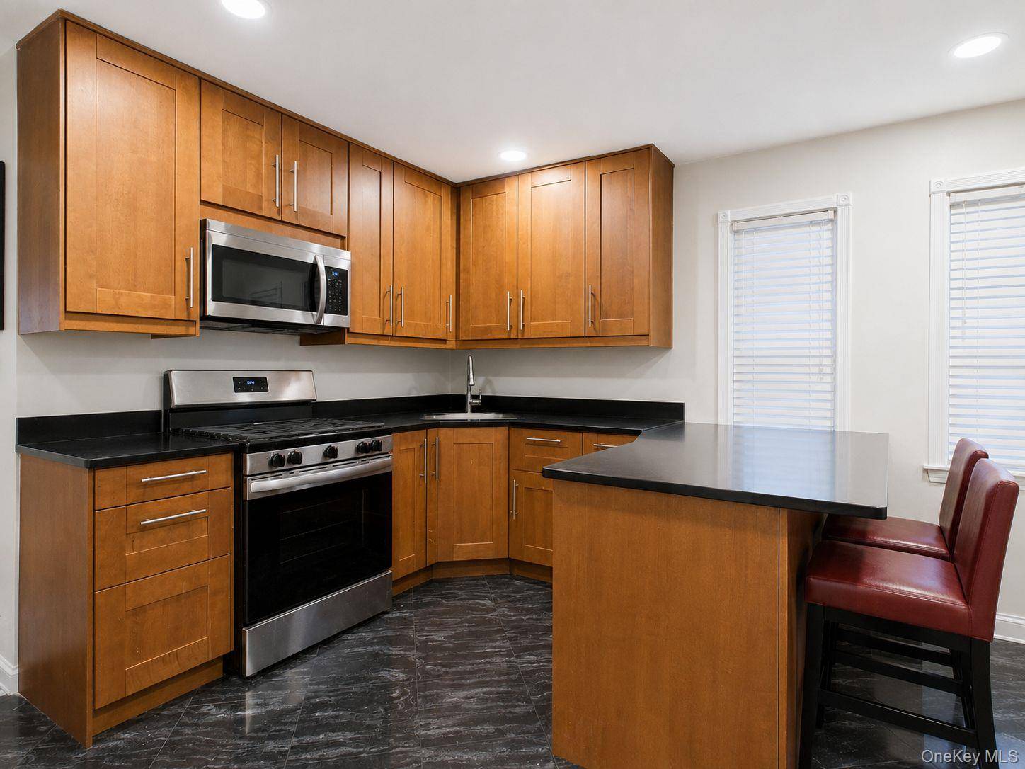 Casa de 6 Dormitorios en Venta en Levittown - Nueva York - EE. UU. - 2