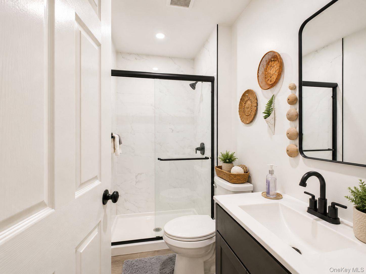 Casa de 6 Dormitorios en Venta en Levittown - Nueva York - EE. UU. - 4