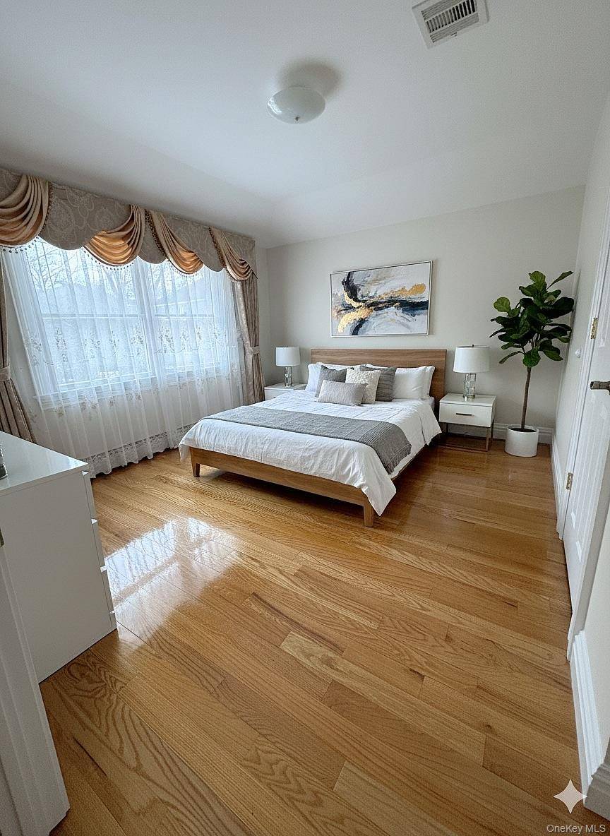 Casa com 6 Quartos à Venda em Little Neck - Nova Iorque - EUA - 7