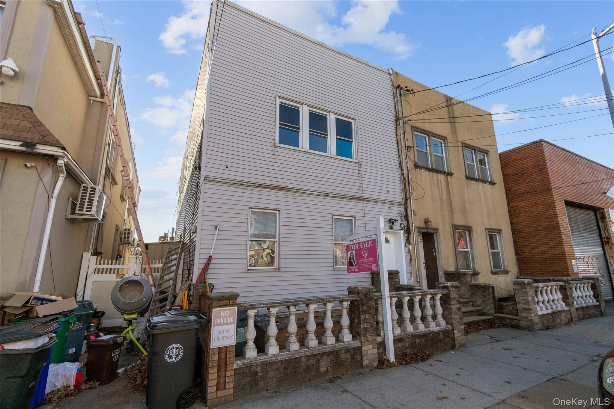 Casa com 6 Quartos à Venda em Maspeth - Nova Iorque - EUA - 1