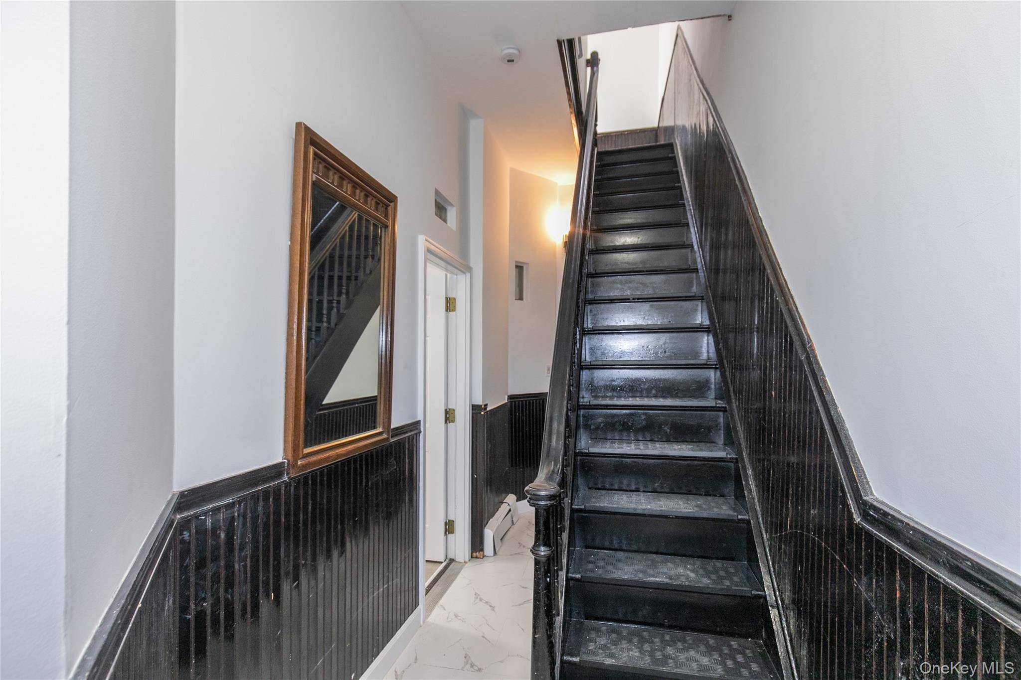 Casa com 6 Quartos à Venda em Maspeth - Nova Iorque - EUA - 4