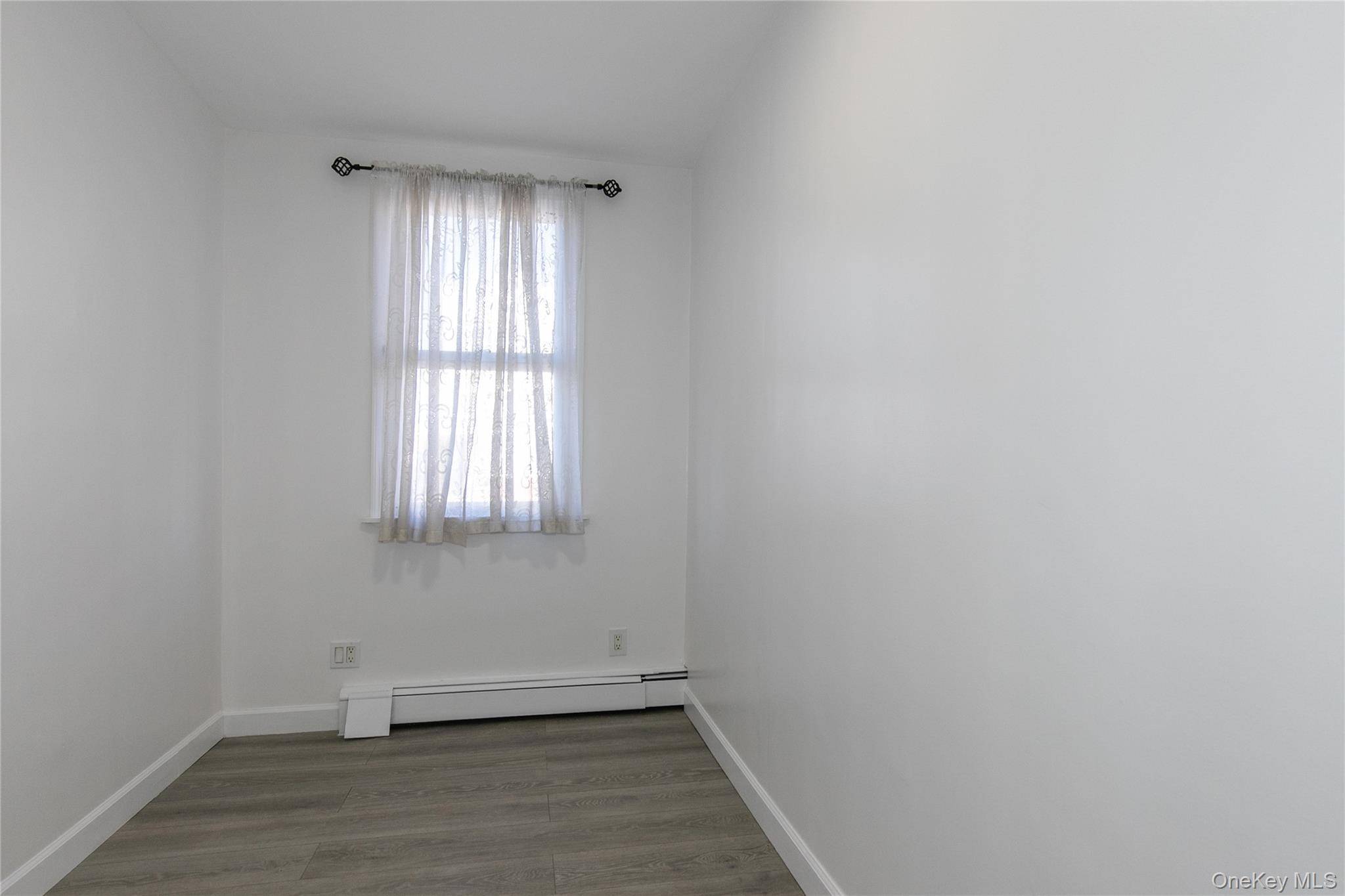 Casa com 6 Quartos à Venda em Maspeth - Nova Iorque - EUA - 5