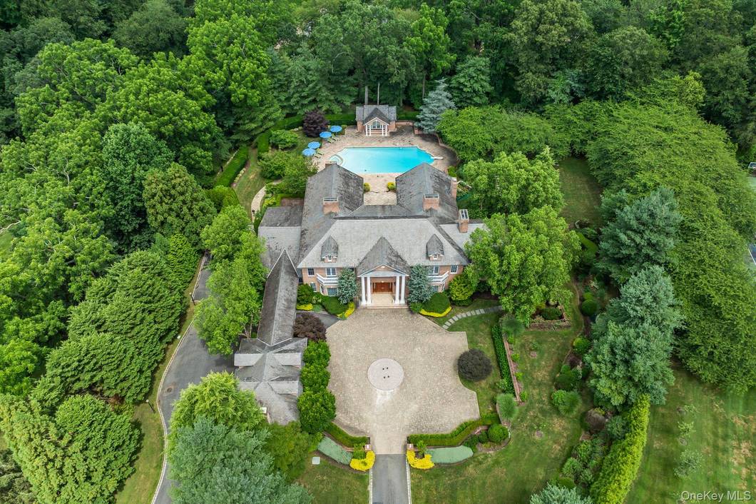 Casa de 6 Dormitorios en Venta en Matinecock - NY - EE. UU. - 1