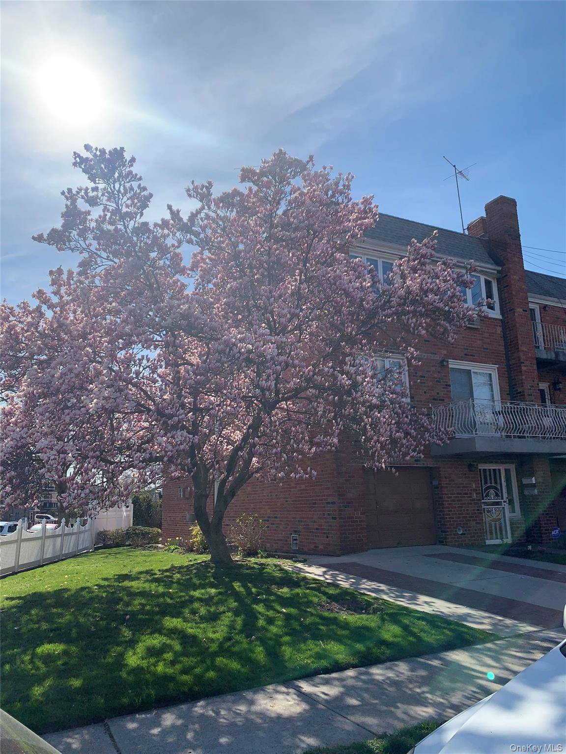 Casa de 6 Dormitorios en Venta en Middle Village - Nueva York - EE. UU. - 2