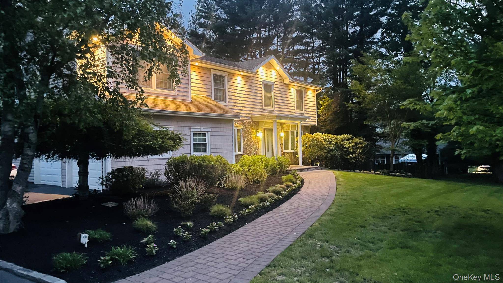 6 Bedroom Home for Sale in Mount Sinai - New York - USA - 1