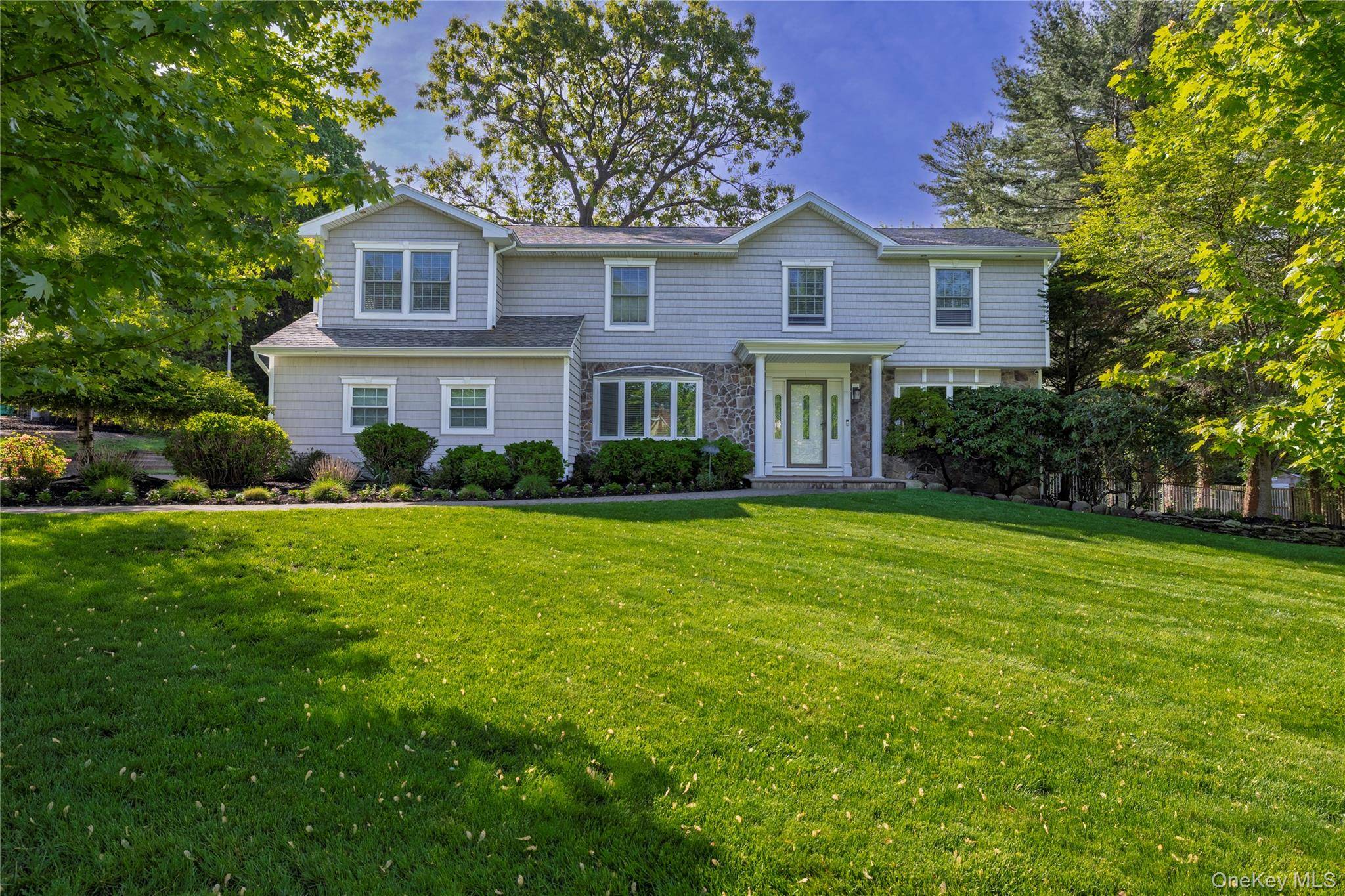 6 Bedroom Home for Sale in Mount Sinai - New York - USA - 2
