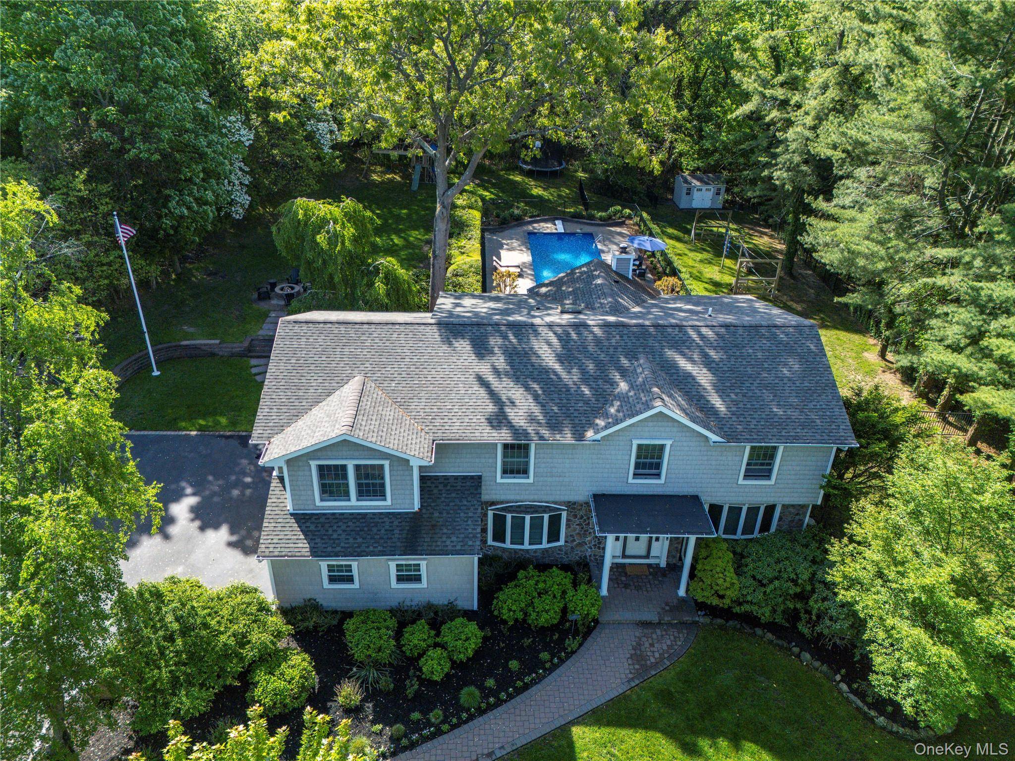 6 Bedroom Home for Sale in Mount Sinai - New York - USA - 4