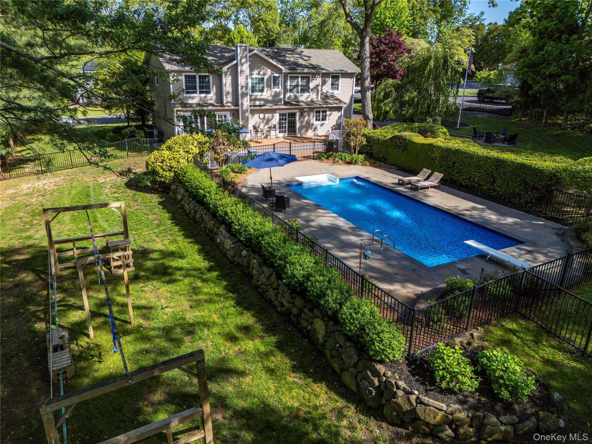 6 Bedroom Home for Sale in Mount Sinai - New York - USA - 5