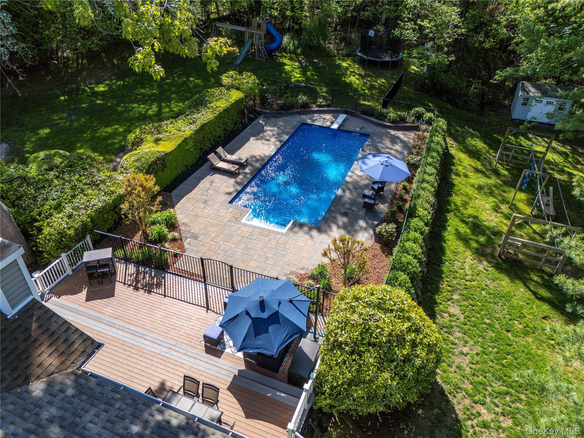 6 Bedroom Home for Sale in Mount Sinai - New York - USA - 6