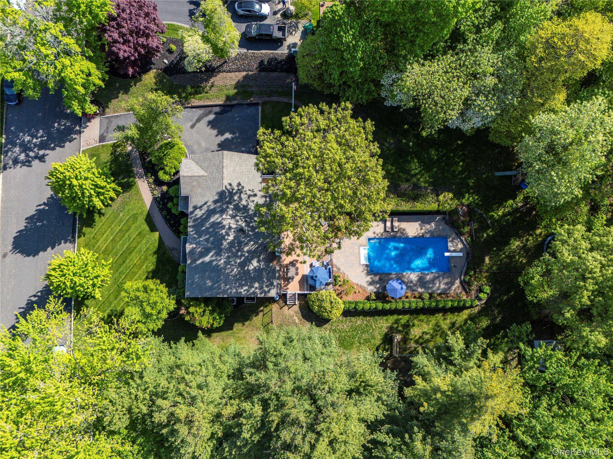 6 Bedroom Home for Sale in Mount Sinai - New York - USA - 7