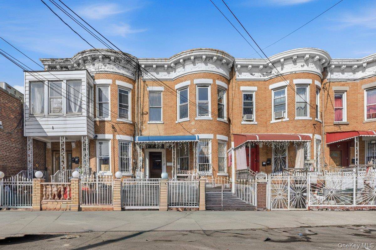 Casa com 6 Quartos à Venda em Ozone Park - Nova Iorque - EUA - 1