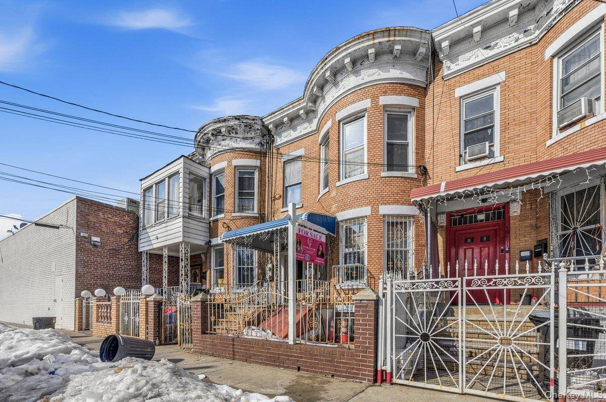 Casa com 6 Quartos à Venda em Ozone Park - Nova Iorque - EUA - 2