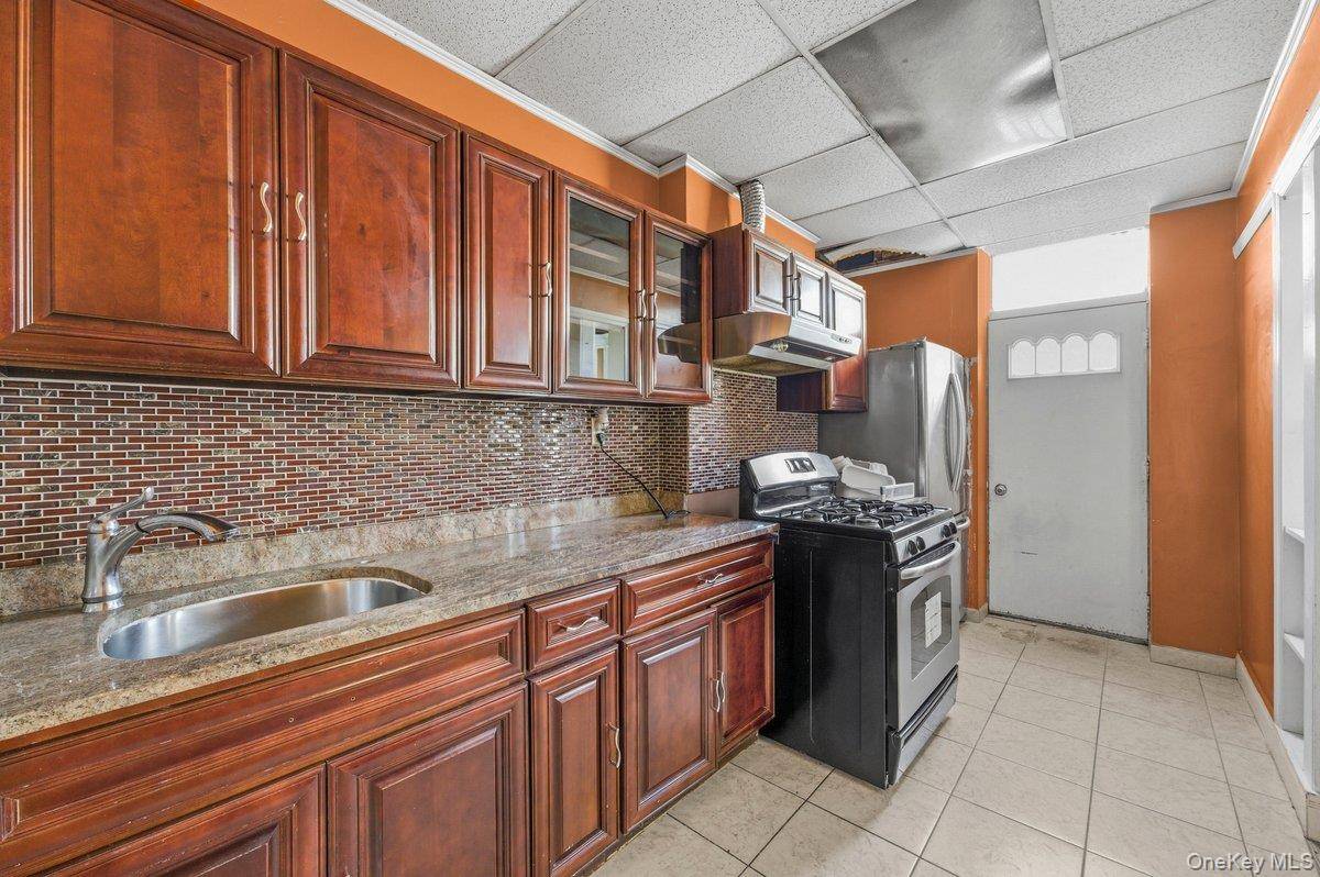 Casa com 6 Quartos à Venda em Ozone Park - Nova Iorque - EUA - 6