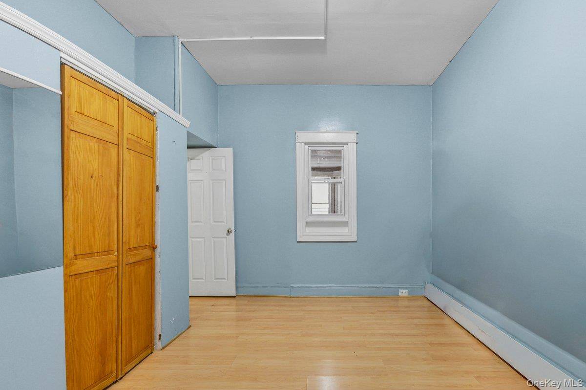 Casa com 6 Quartos à Venda em Ozone Park - Nova Iorque - EUA - 8