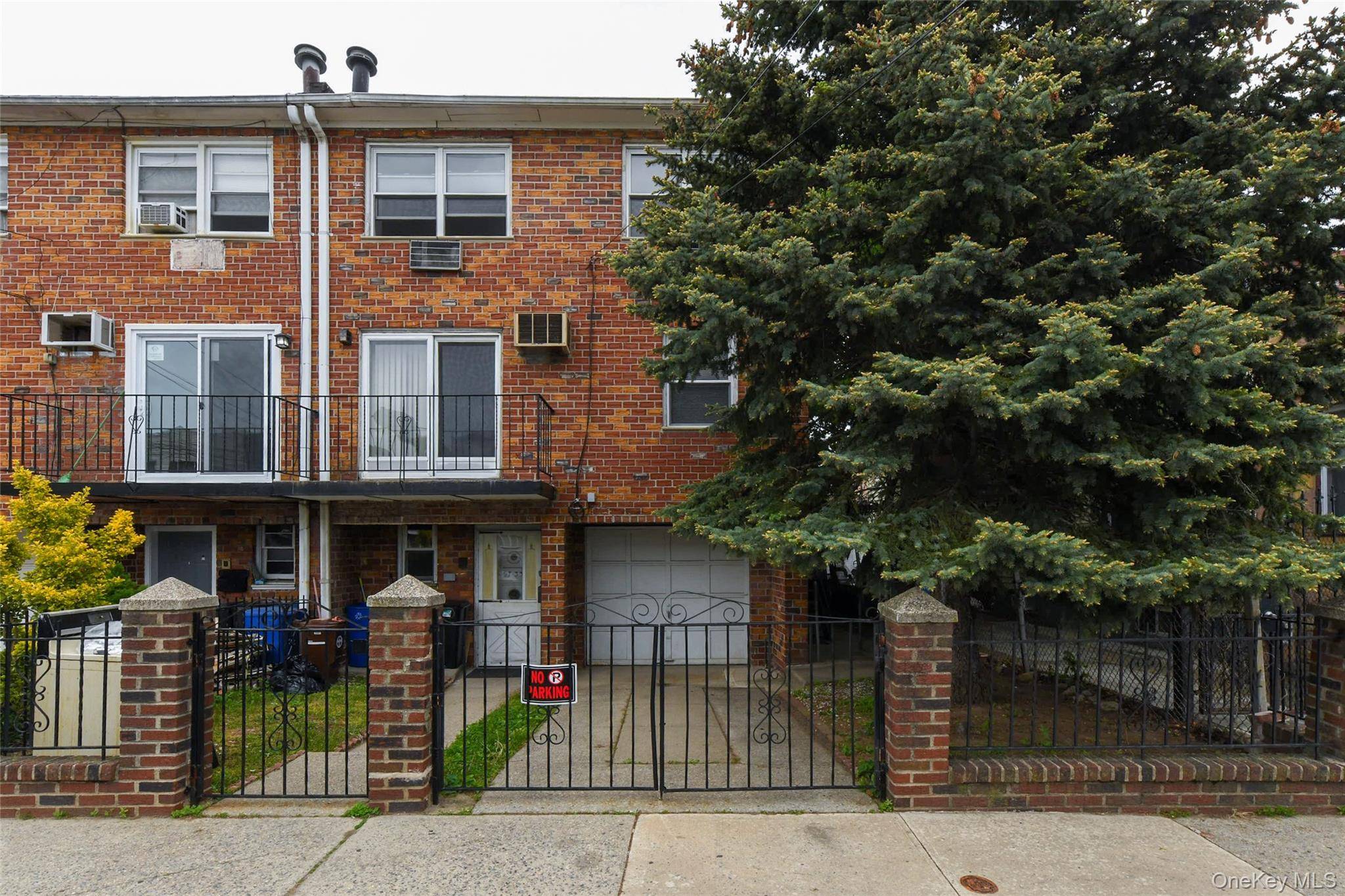 6 Bedroom Home for Sale in Ozone Park - New York - USA - 1