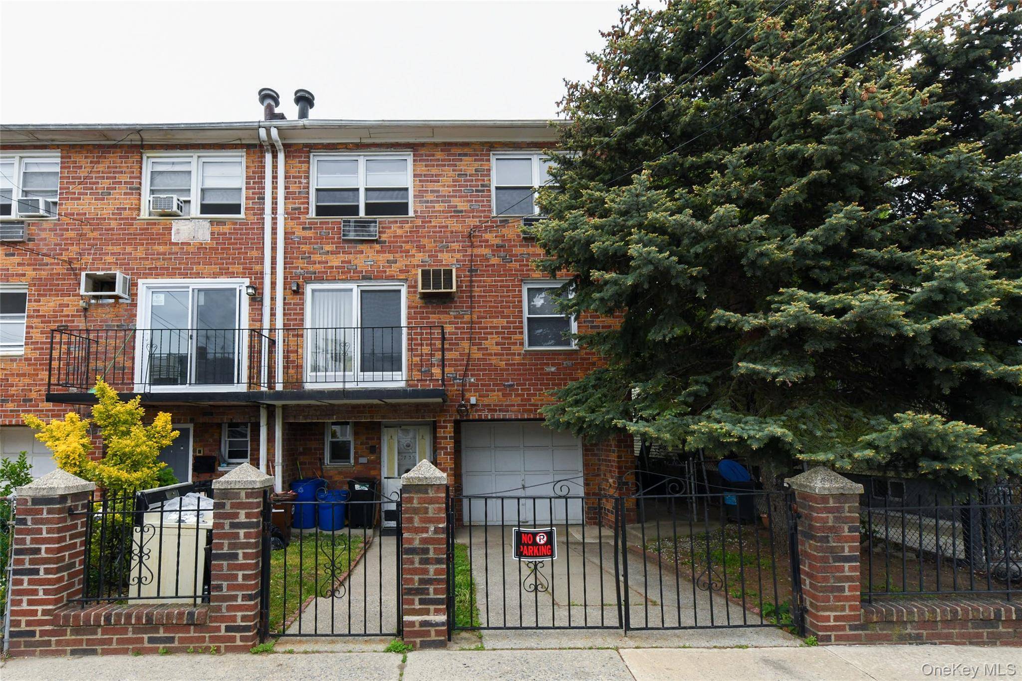 6 Bedroom Home for Sale in Ozone Park - New York - USA - 3
