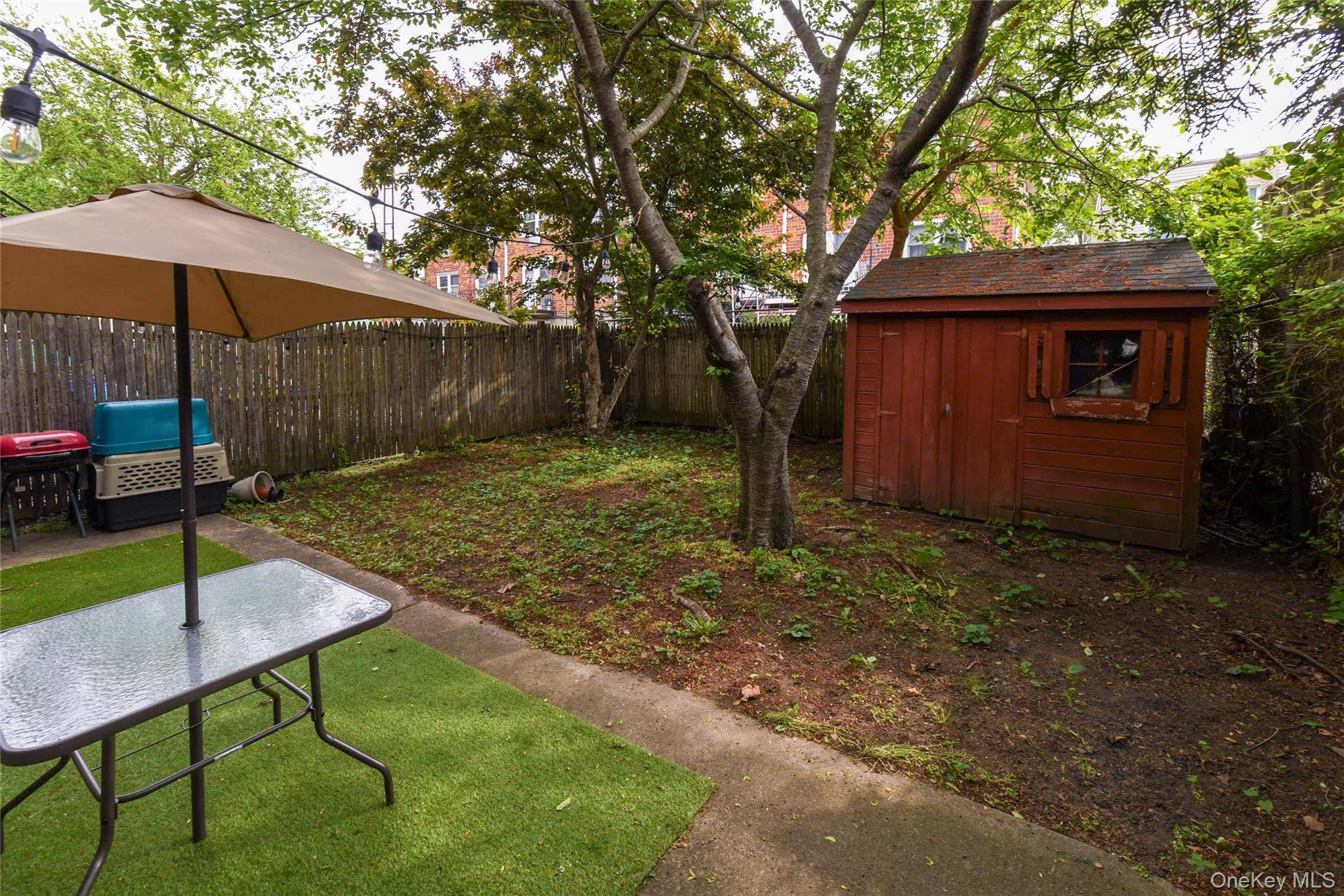 6 Bedroom Home for Sale in Ozone Park - New York - USA - 4
