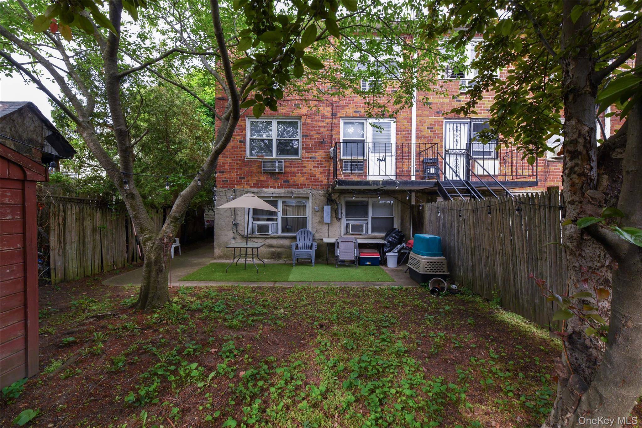 6 Bedroom Home for Sale in Ozone Park - New York - USA - 5