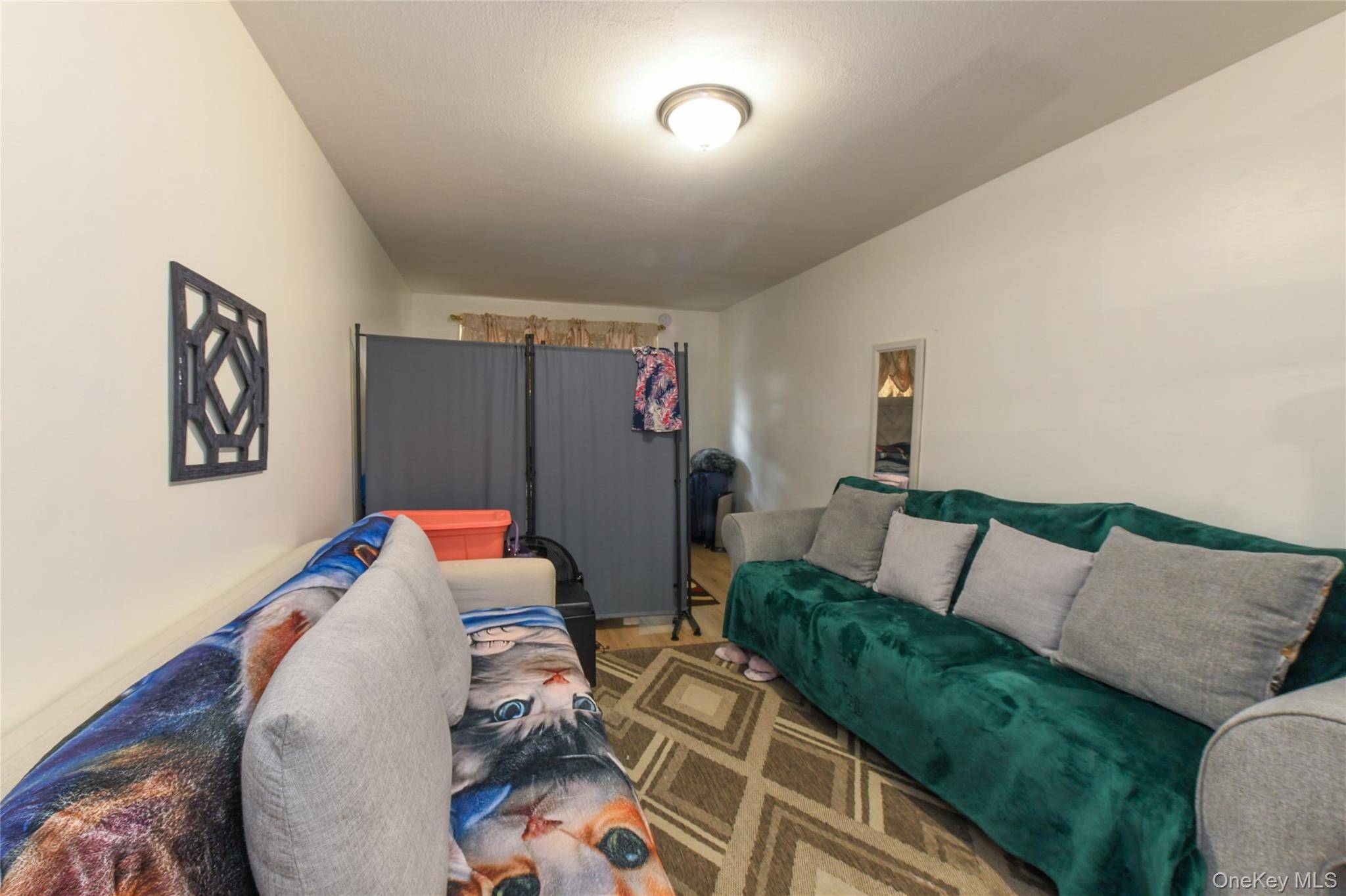 6 Bedroom Home for Sale in Ozone Park - New York - USA - 8