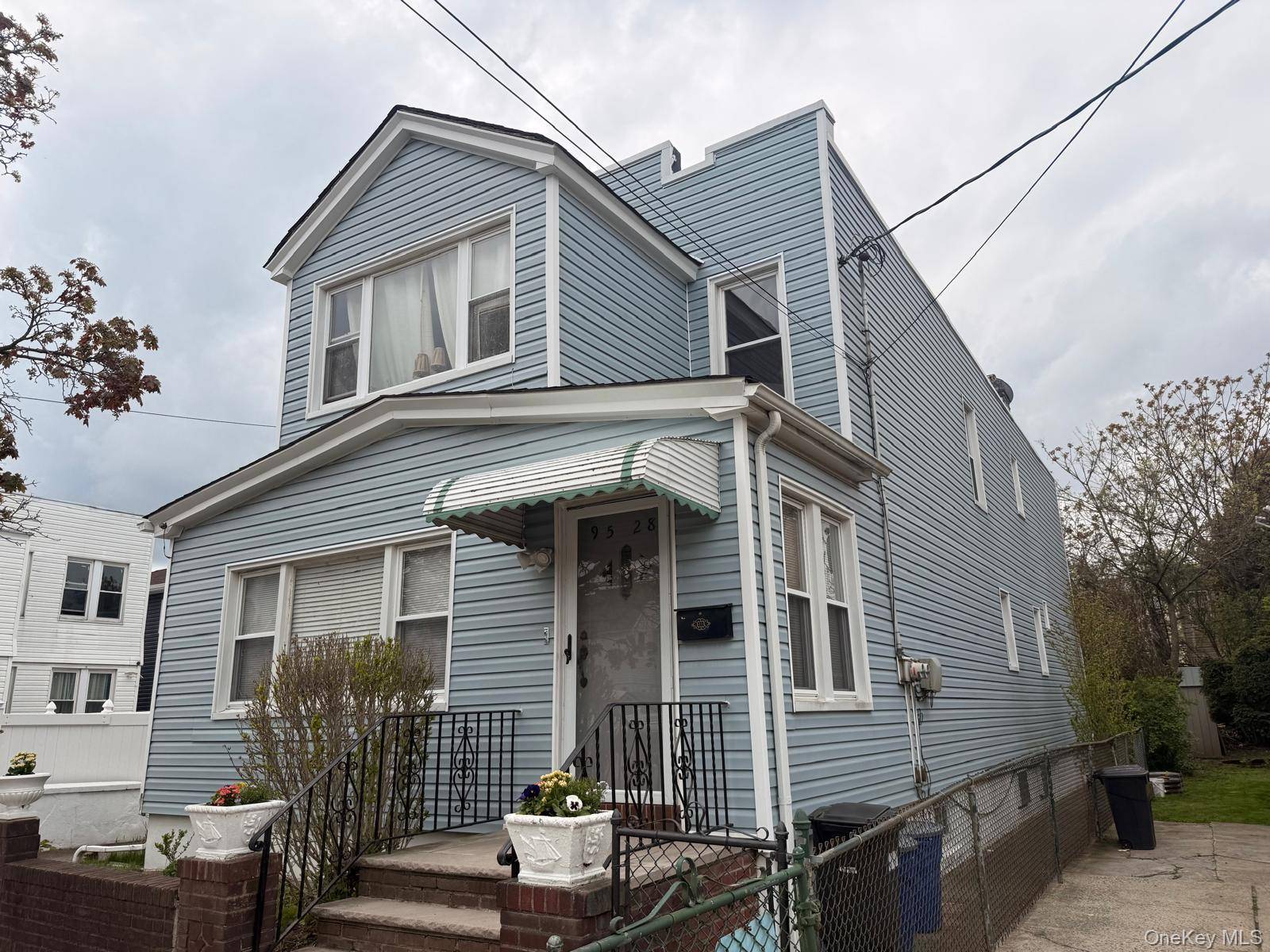 Casa de 6 Dormitorios en Venta en Ozone Park - Nueva York - EE. UU. - 1