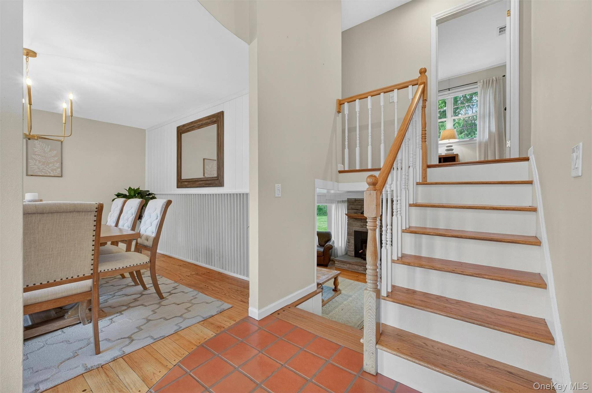 Casa com 6 Quartos à Venda em Poughkeepsie - Nova Iorque - EUA - 2