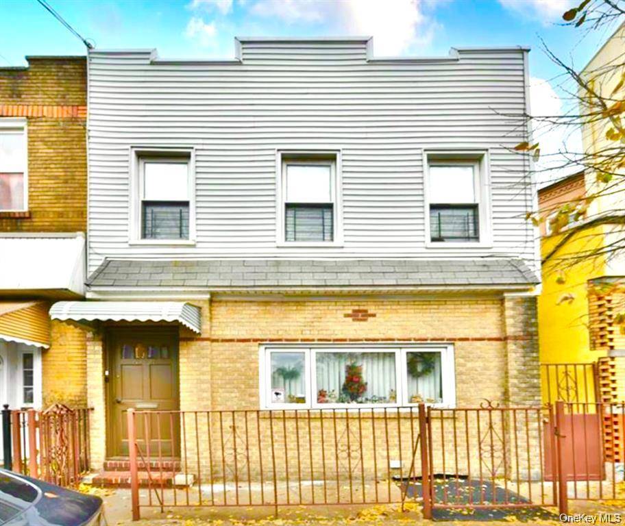 Casa de 6 Dormitorios en Venta en Ridgewood - Nueva York - EE. UU. - 1
