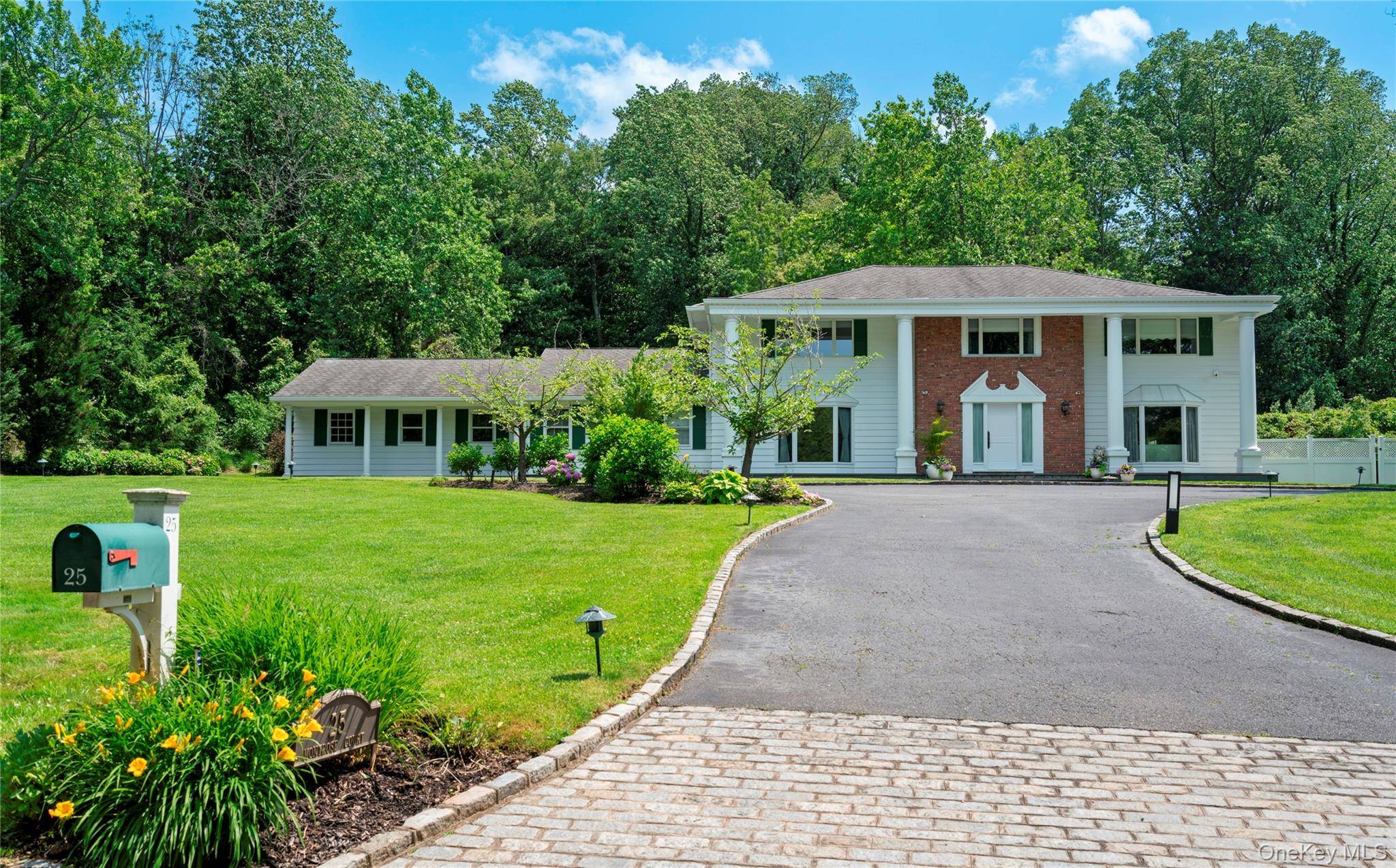 6 Bedroom Home for Sale in Roslyn Harbor, New York, USA - 4