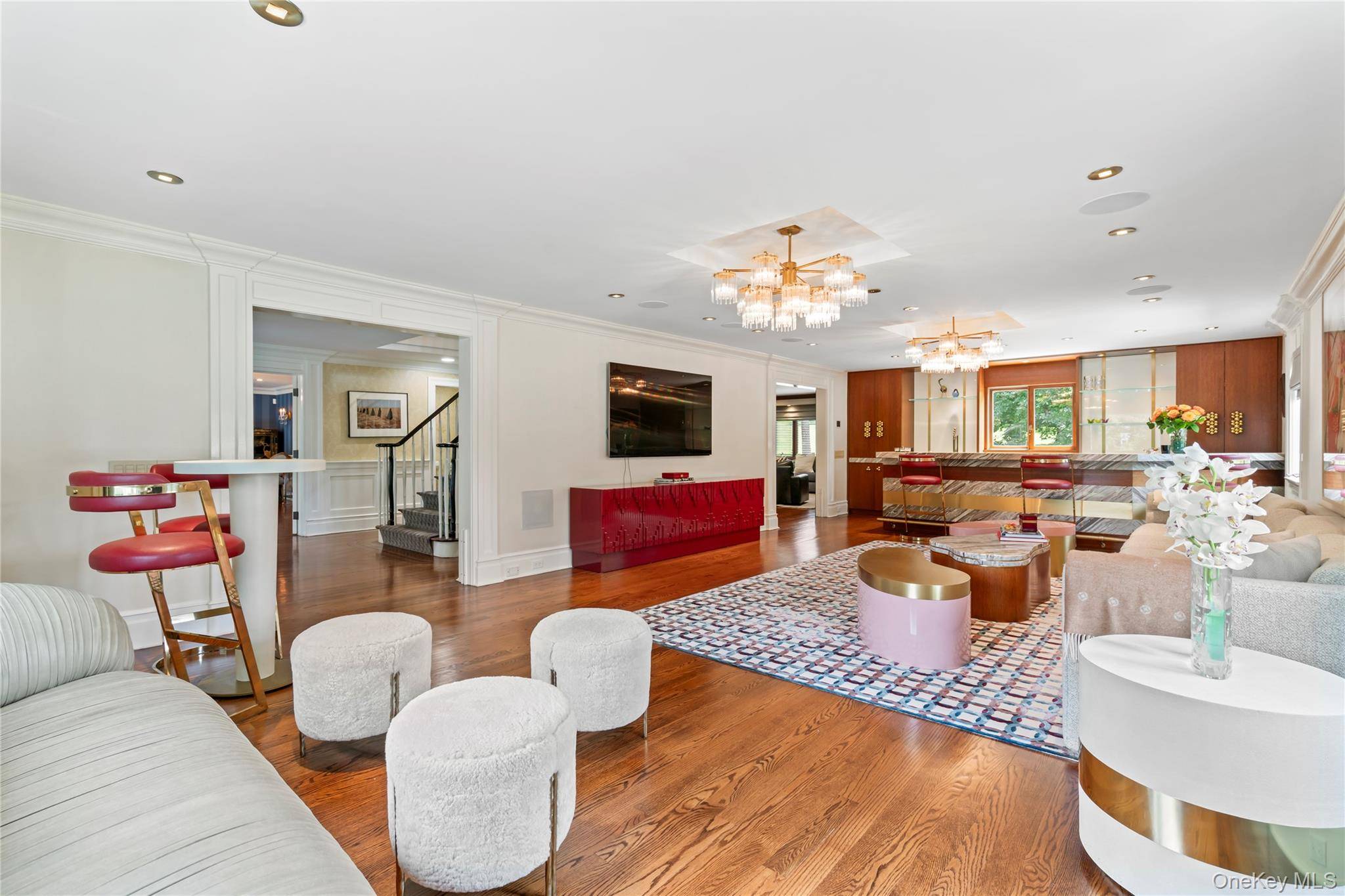 6 Bedroom Home for Sale in Roslyn Harbor, New York, USA - 8