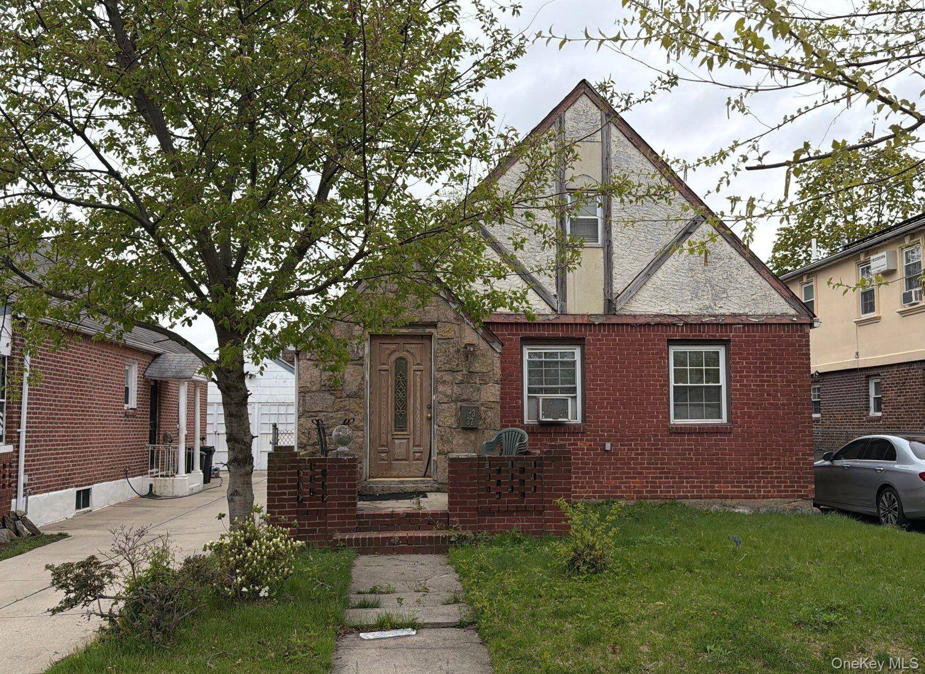 6 Bedroom Home for Sale in Saint Albans - New York - USA - 3