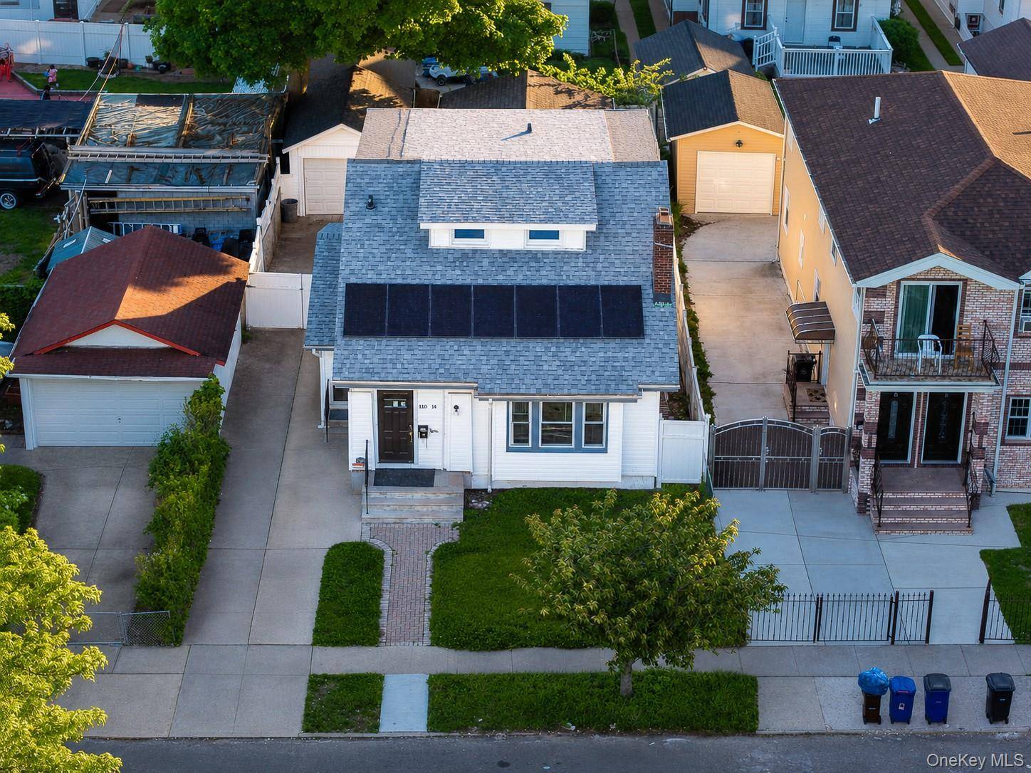 6 Bedroom Home for Sale in Saint Albans - New York - USA - 1