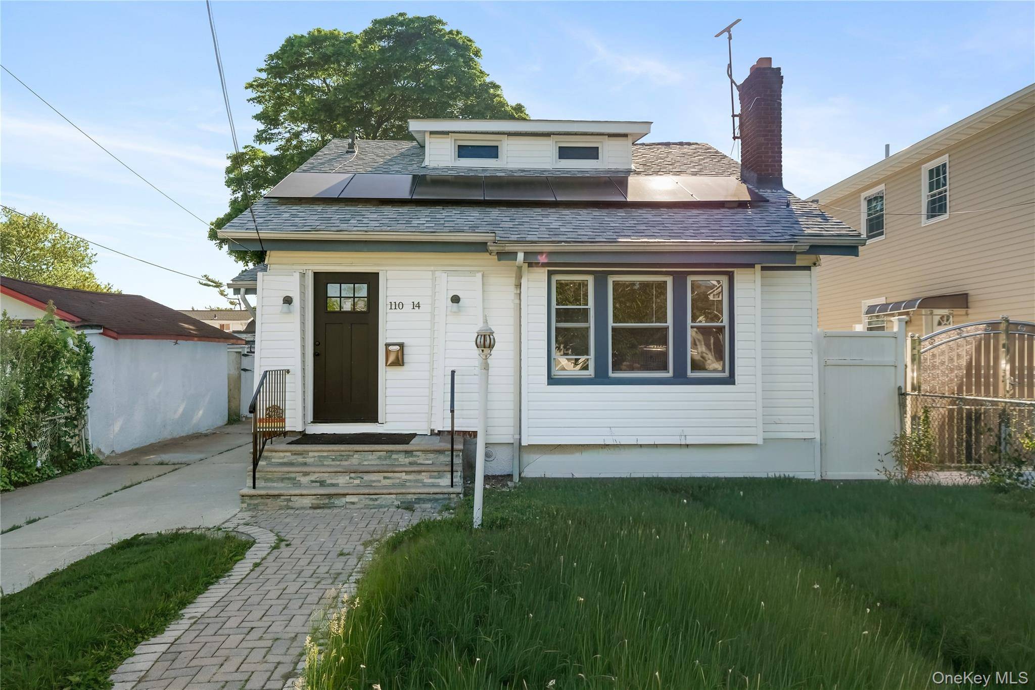 6 Bedroom Home for Sale in Saint Albans - New York - USA - 2