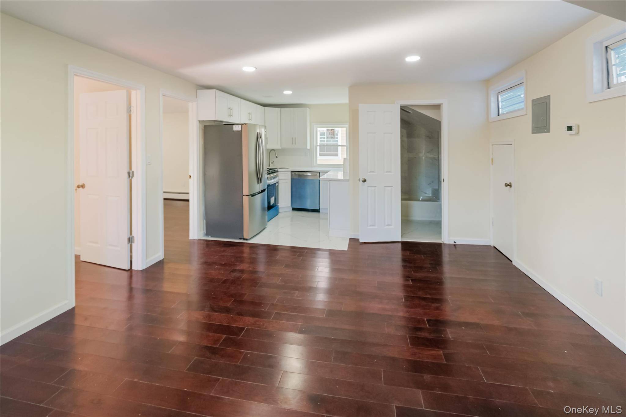 6 Bedroom Home for Sale in Saint Albans - New York - USA - 4