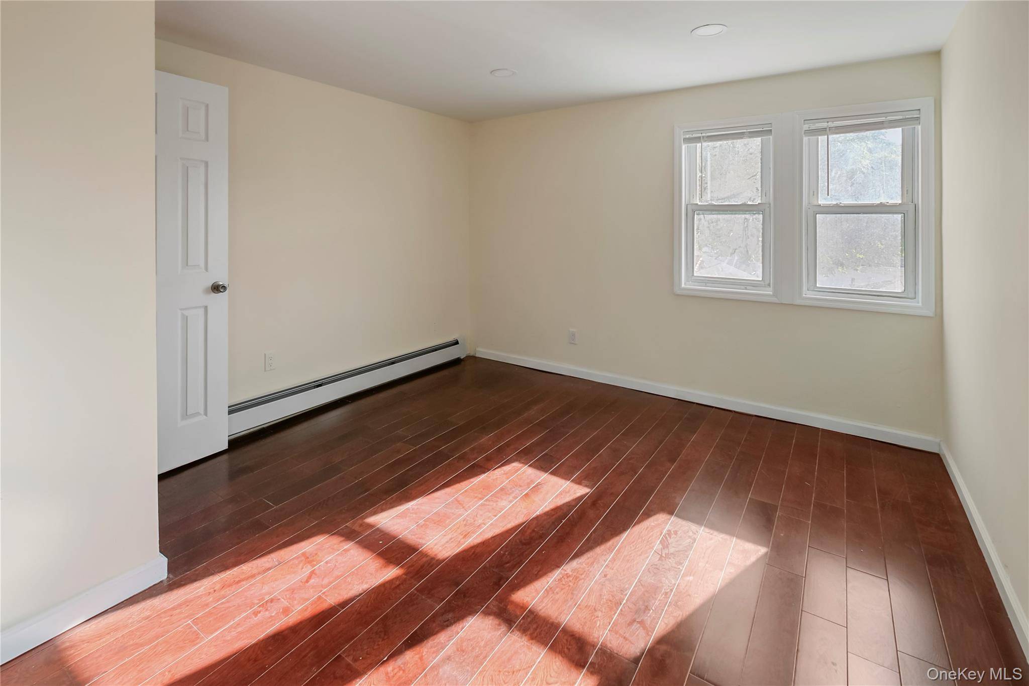 6 Bedroom Home for Sale in Saint Albans - New York - USA - 7