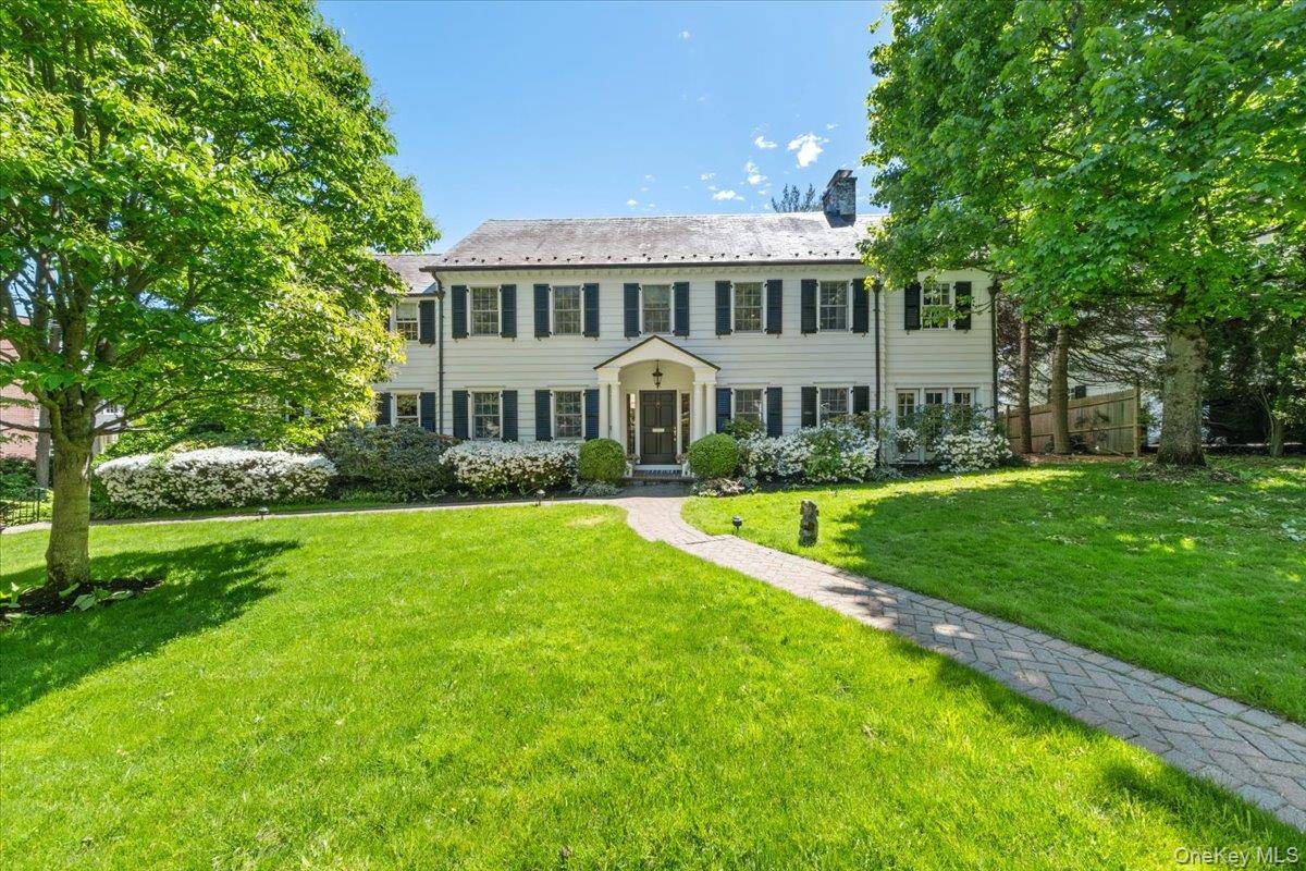 6 Bedroom Home for Sale in Scarsdale - New York - USA - 1