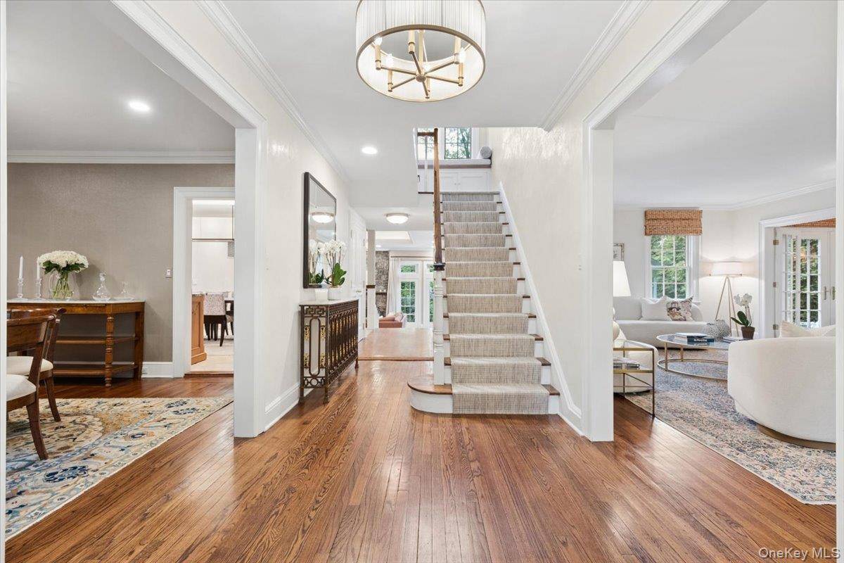 6 Bedroom Home for Sale in Scarsdale - New York - USA - 2
