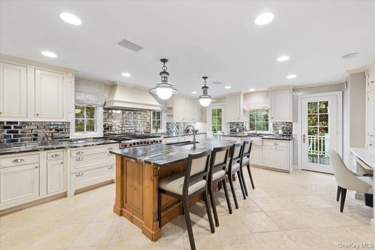 6 Bedroom Home for Sale in Scarsdale - New York - USA - 6