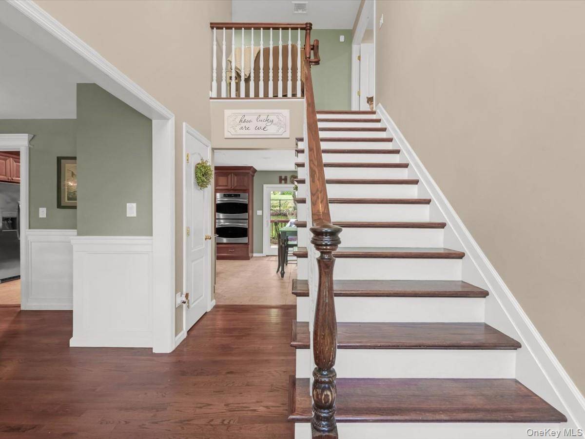 6 Bedroom Home for Sale in Shoreham - New York - USA - 3