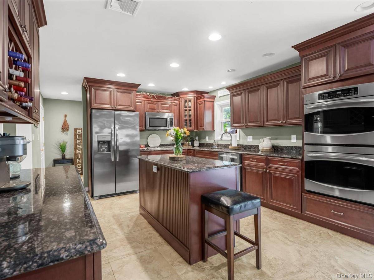 6 Bedroom Home for Sale in Shoreham - New York - USA - 6