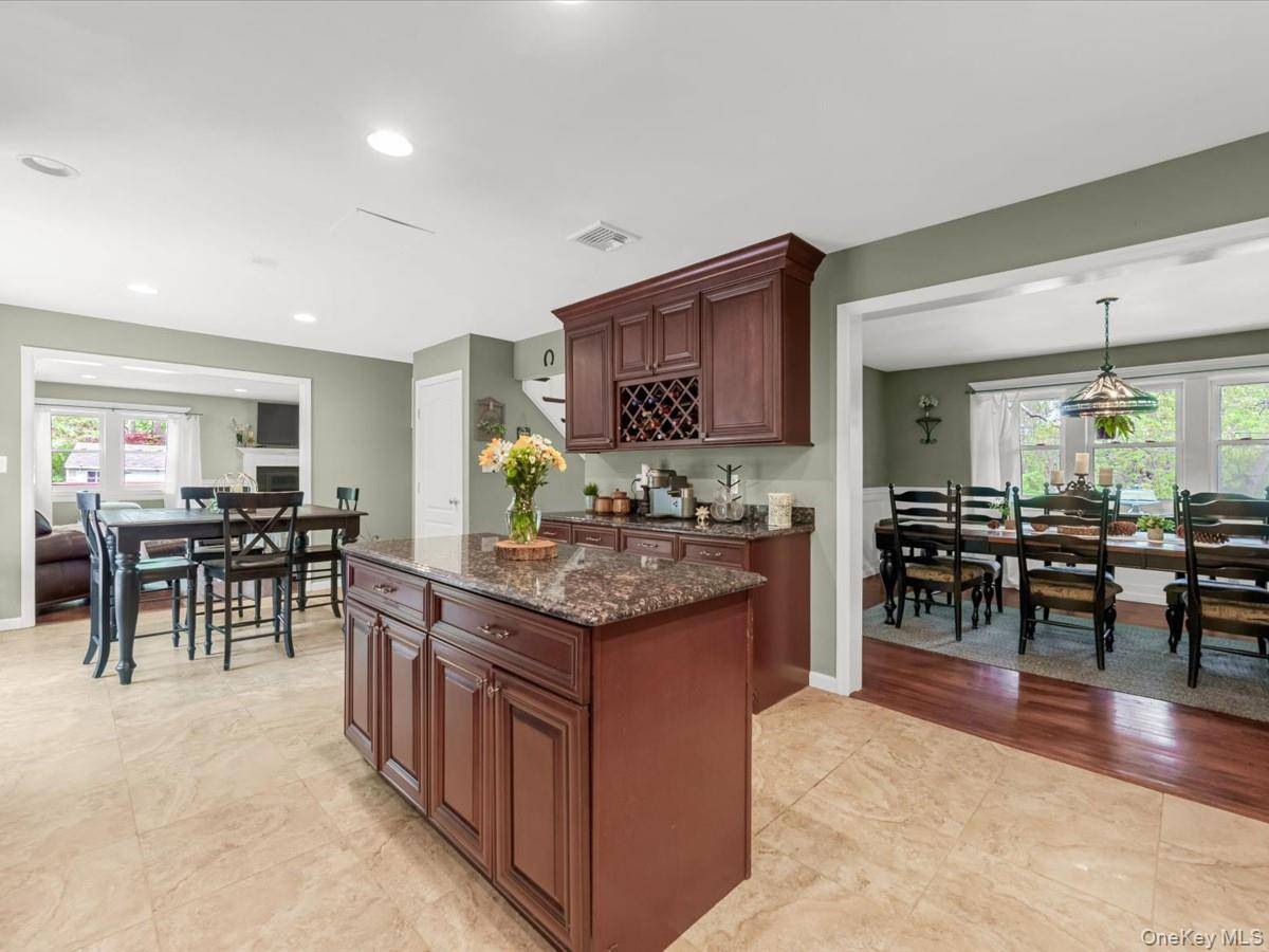 6 Bedroom Home for Sale in Shoreham - New York - USA - 8