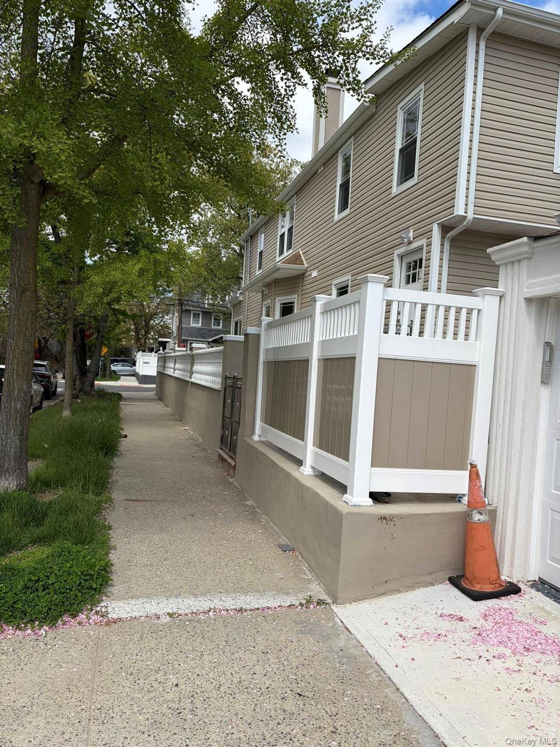 Casa com 6 Quartos à Venda em South Ozone Park - Nova Iorque - EUA - 2