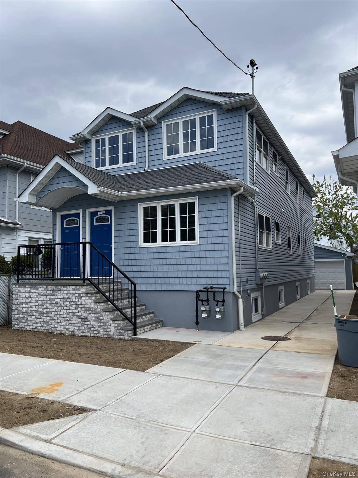 Casa de 6 Dormitorios en Venta en South Ozone Park - Nueva York - EE. UU. - 1