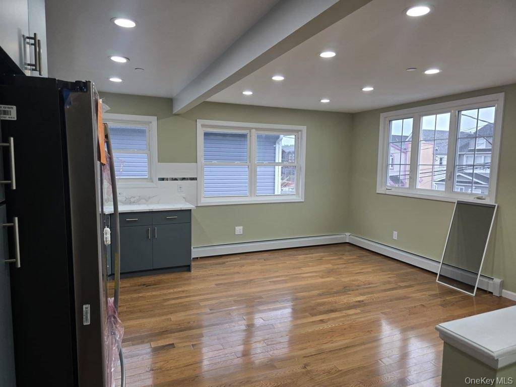 Casa de 6 Dormitorios en Venta en South Ozone Park - Nueva York - EE. UU. - 3