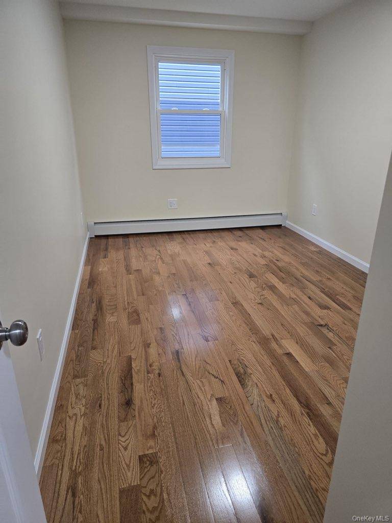 Casa com 6 Quartos à Venda em South Ozone Park - Nova Iorque - EUA - 3