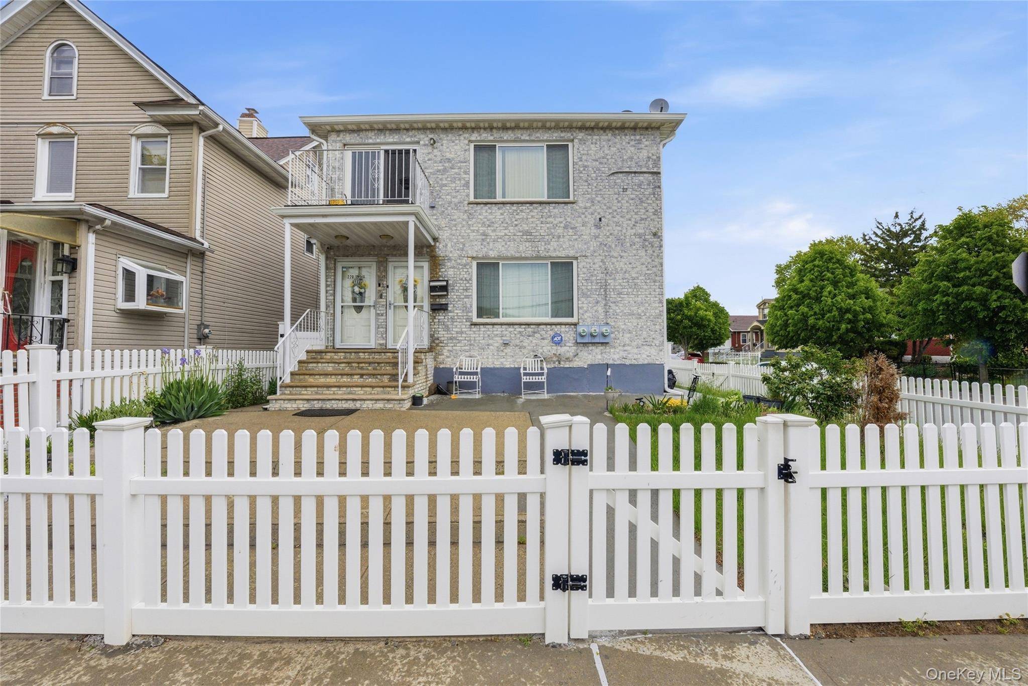 6 Bedroom Home for Sale in Springfield Gardens - New York - USA - 1