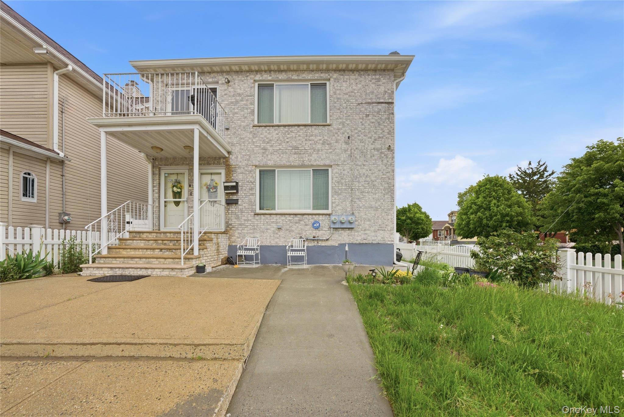 6 Bedroom Home for Sale in Springfield Gardens - New York - USA - 2