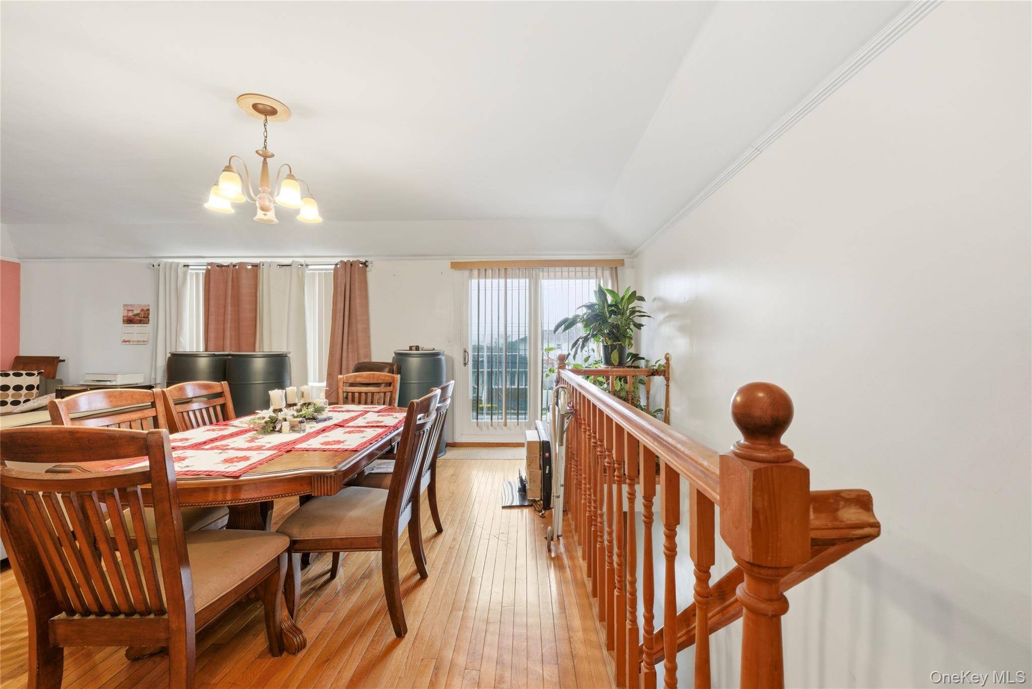 6 Bedroom Home for Sale in Springfield Gardens - New York - USA - 7