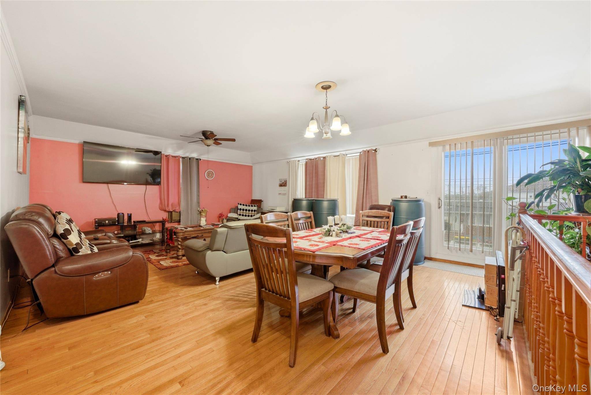 6 Bedroom Home for Sale in Springfield Gardens - New York - USA - 8